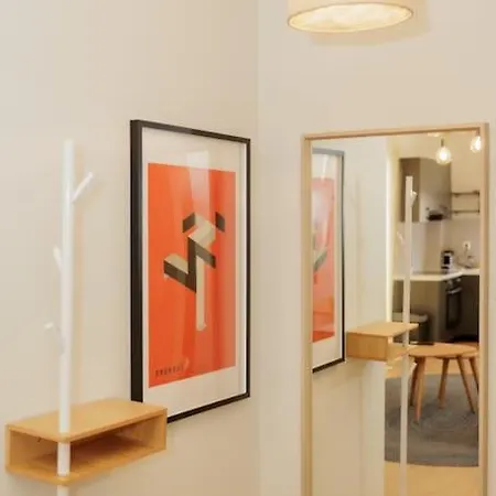 Modern 2bdr In Pagrati *