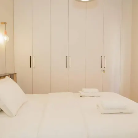 Modern 2bdr In Pagrati