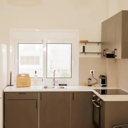 Modern 2bdr In Pagrati